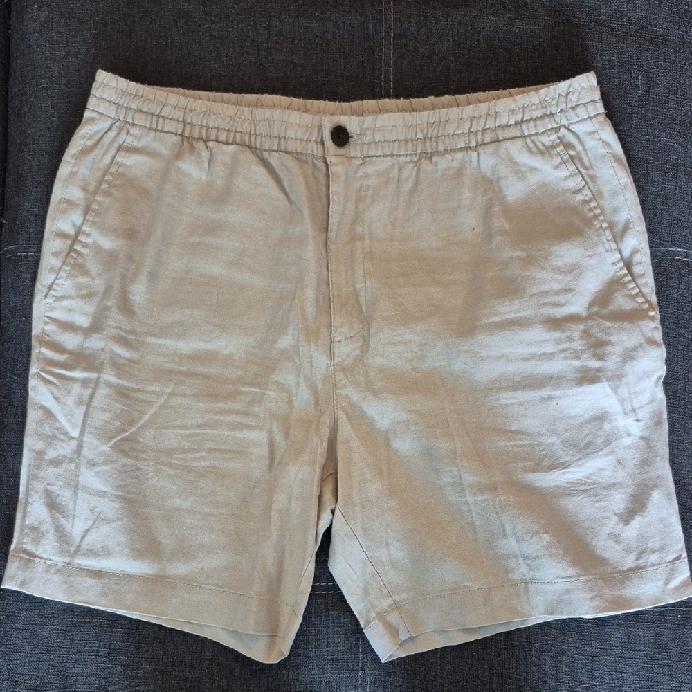 H&M Cream Flat Front Shorts Relaxed Fit